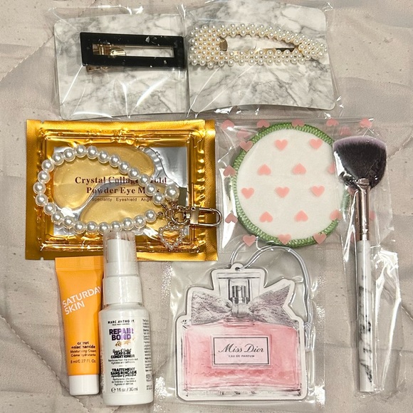 Galentine’s Day Doorbuster Bundle! - Picture 2 of 9